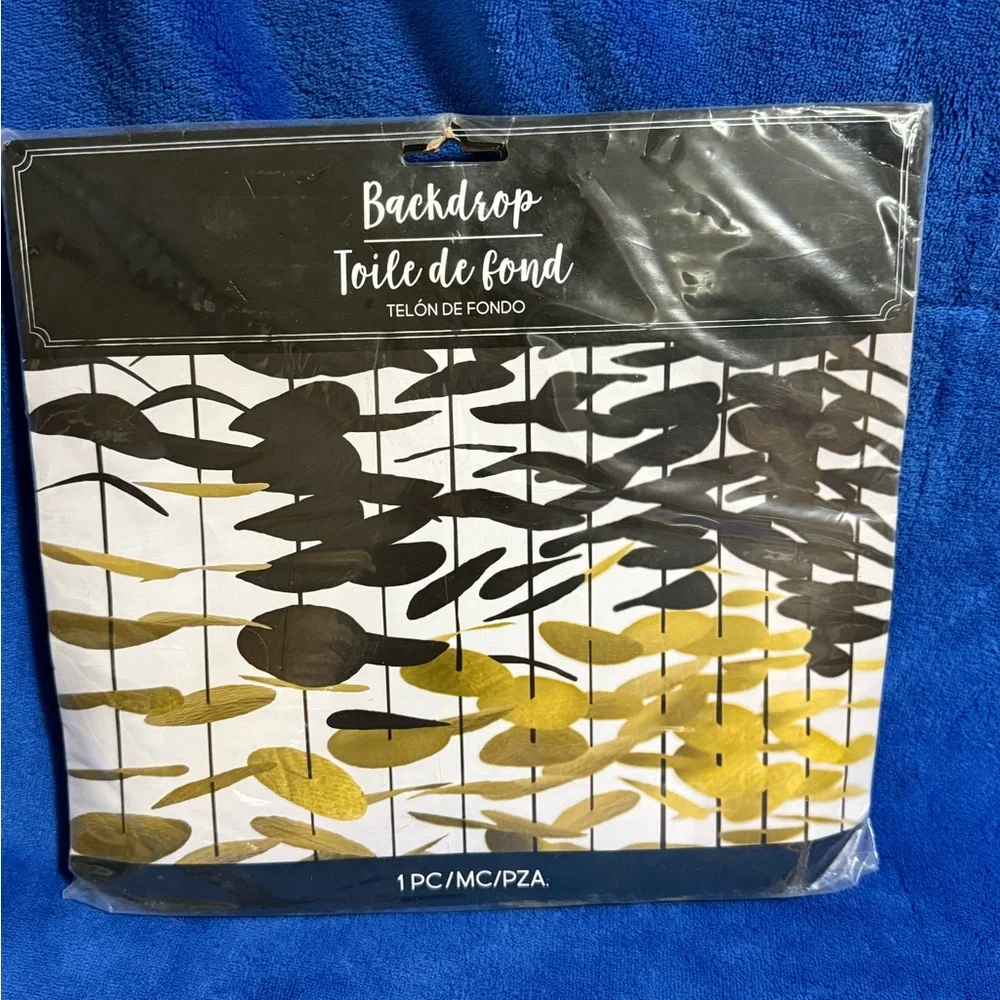 Amscan Black and Gold Backdrop with Abstract Design 6 Ft Tall x 8 Ft Wide - NIP
